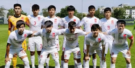 今日，成龙、李治廷携《爸爸去哪儿》的萌娃，以舞蹈欢乐回应，更有成龙教安吉阿拉蕾跳舞。