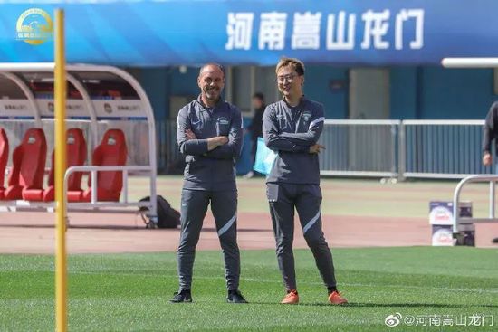 主演新剧《肯尼迪》聚焦著名政治家族 2 堪比时装周!
