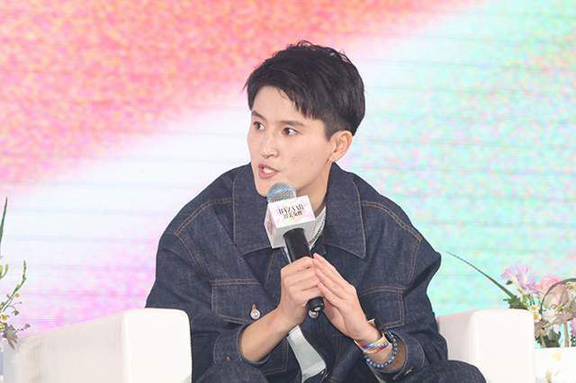 《蜂蜜的针》曝终极预告 袁泉上演除害猎杀法则3453人看过 《阳光女子合唱团》MV上线 A-lin歌唱爱与幸福2103人看过 《天才游戏》曝预告 彭昱畅丁禹兮化身纯恨宿敌2667人看过 《纯真年代的爱情》研讨会 孙千王天辰忆拍摄往3157人看过 新闻首页 电影新闻首页 明星新闻 华语 海外 成龙、梁朝伟、小贝、李栋旭等观战NBA中国赛 日前，25-26赛季NBA季前赛在中国澳门举行，成龙、梁朝伟 、刘嘉玲、任达华、大卫·贝克汉姆、林书豪、李小鹏、李栋旭、刘宪华、杜华、李汶翰等到场观... 《球状闪电》官宣 童瑶、王安宇、杨立新领衔主 9月25日，根据刘慈欣同名小说改编而成的剧集《球状闪电》阵容官宣，由陈思诚监制，戴墨执导，童瑶、王安宇、杨立新领衔主演，周一围、丁勇岱特邀主演，杨玏、... 倪妮、宋威龙外网生图抗打 时装周同场黛米·摩2025-09-24 汤唯、乔贝贝、张婧仪、吴磊等亮相伦敦时装周2025-09-24 演员于朦胧坠楼身亡 杨幂、迪丽热巴等发文悼念2025-09-12 《跛豪》《新上海滩》导演潘文杰逝世 享年69岁2025-09-10 更多 堪比时装周!